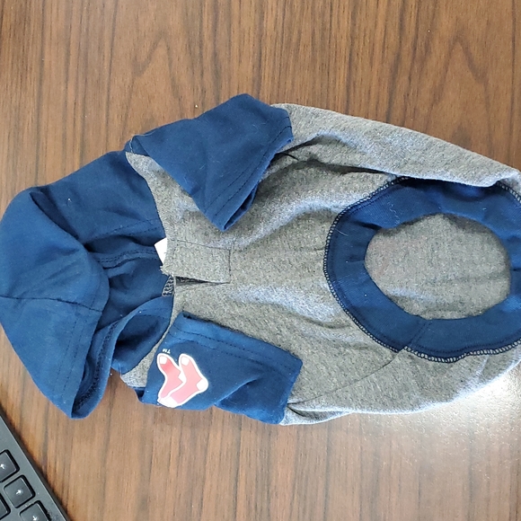 (Bundle other dog clothing and SAVE) 2 Small dog tops - Picture 4 of 6